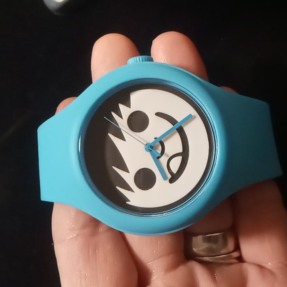 Neff watch silicone band blue adjustable. New battery excellent condition - Picture 7 of 8
